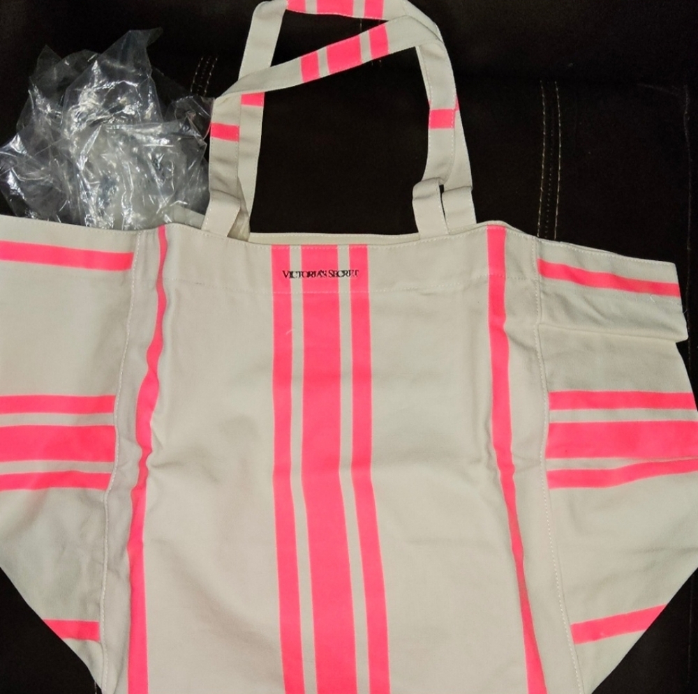 VICTORIA SECRET HUGE STILL IN PLASTIC CANVAS BAG!! PINK AND OFF WHITE! 🛍
